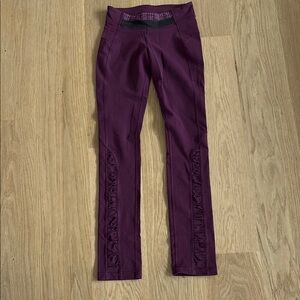 Lululemon Athletica Purple Pants with Ruffle Detail
Size 6